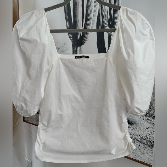 Crisp white top from Zara in size small. Stretchy, square neck, puff sleeves. - Picture 10 of 13